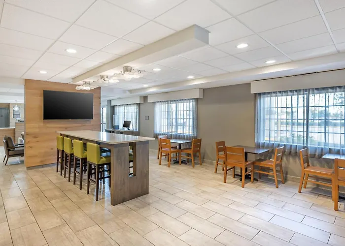 Country & By Radisson, Bolingbrook-romeoville, I-55 Hotel 5*