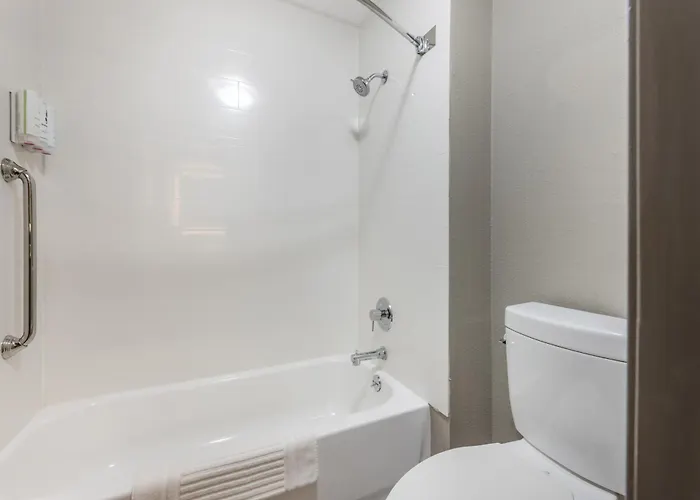 Hotel Country & By Radisson, Bolingbrook-romeoville, I-55 5*