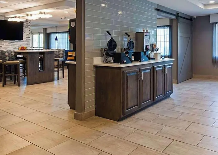 Country & By Radisson, Bolingbrook-romeoville, I-55