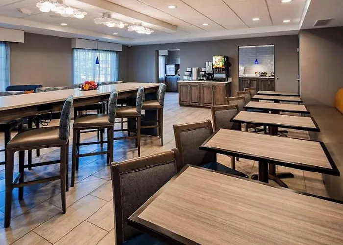 Country & By Radisson, Bolingbrook-romeoville, I-55 Hotel
