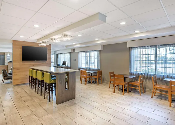 Hotel Country & By Radisson, Bolingbrook-romeoville, I-55 5*