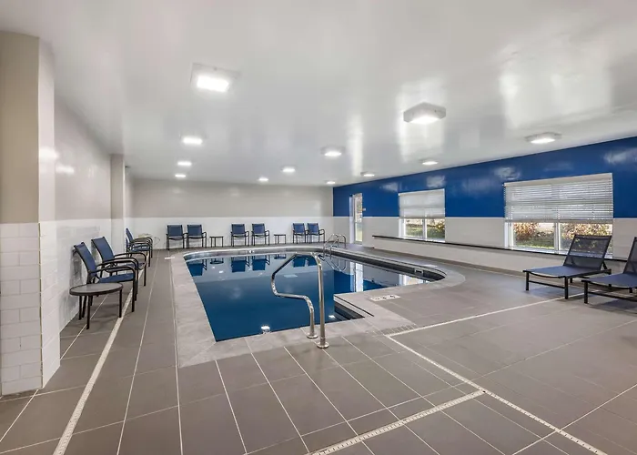 Hotel Country & By Radisson, Bolingbrook-romeoville, I-55