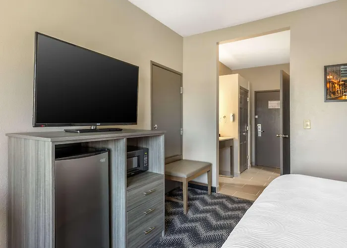 Country & By Radisson, Bolingbrook-romeoville, I-55